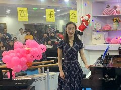 <strong>成人钢琴学生和成人声乐</strong>